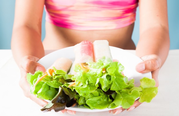 woman-in-sport-bra-holding-salad-dish-after-fitness-running-workout-on-summer-day-healthy-eating-concept_1428-87.jpg